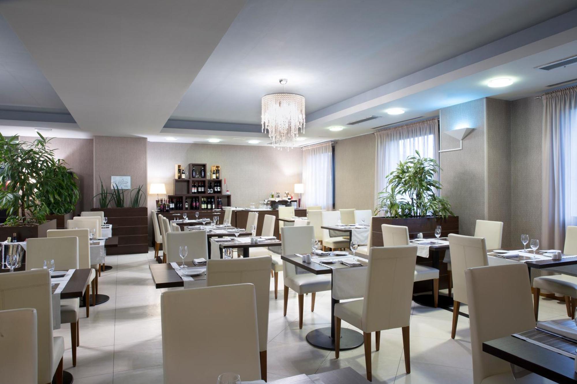 Hotel Dolce By Wyndham Milan Malpensa Somma Lombardo Esterno foto